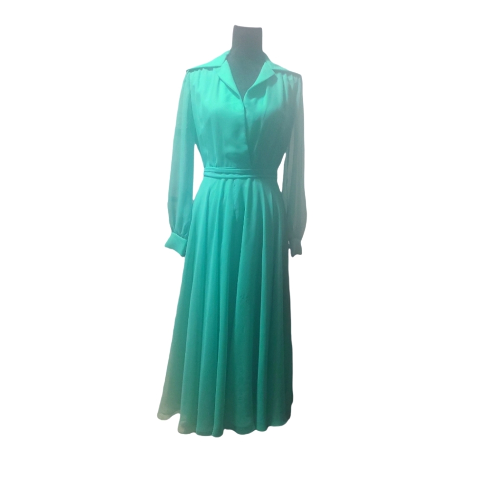Vintage seafoam green Maxi handmade dress. Very elegant and flowy.size 6